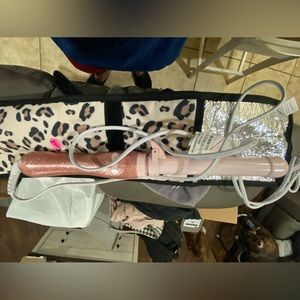 Beachwaver curling iron